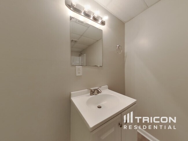 Building Photo - 7258 Brittany Way