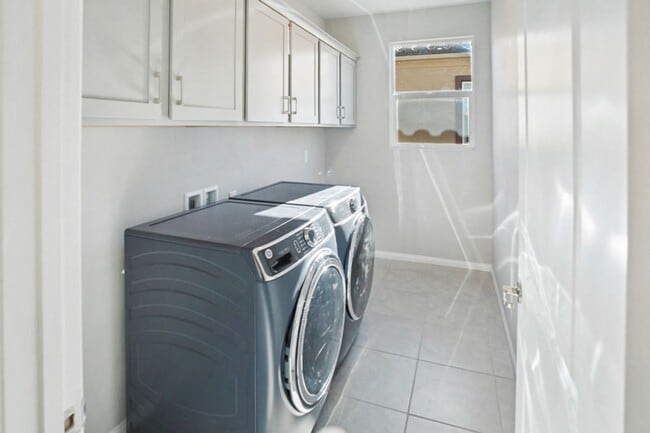 Building Photo - Beautiful 4 Bedroom Home In A Gated Skye Canyon Community