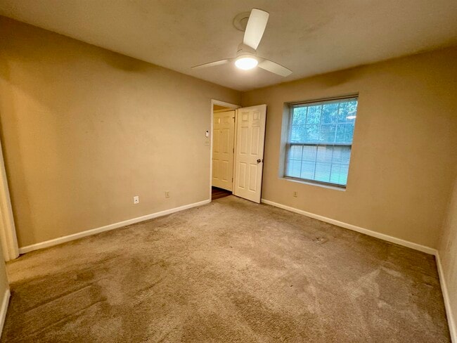 Building Photo - 2910 Richview Park Cir N