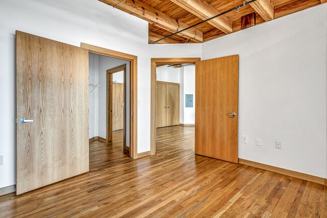 Building Photo - 413 N 2nd St