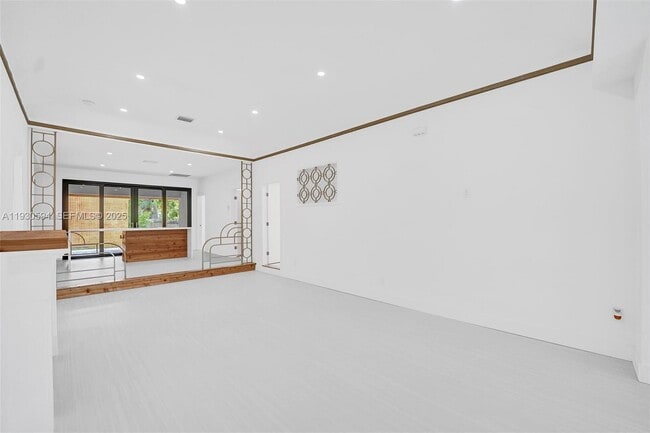 Building Photo - 1430 Michigan Ave