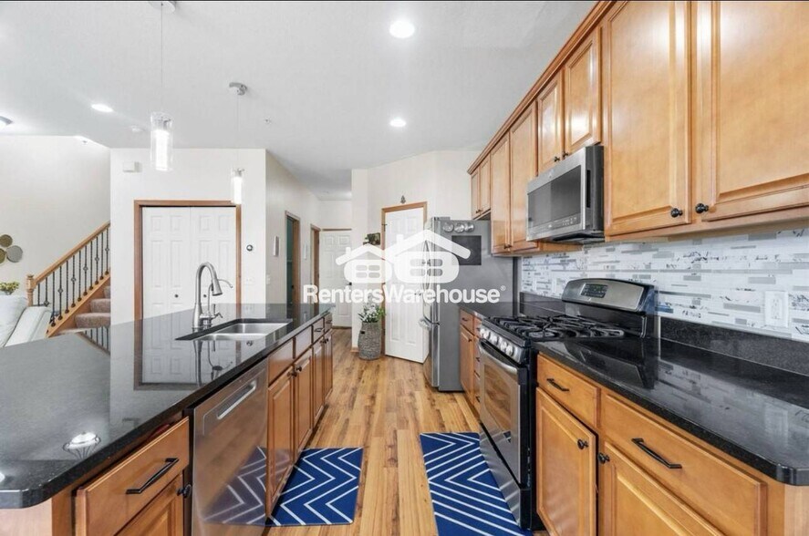 Building Photo - 9518 Roosevelt Dr