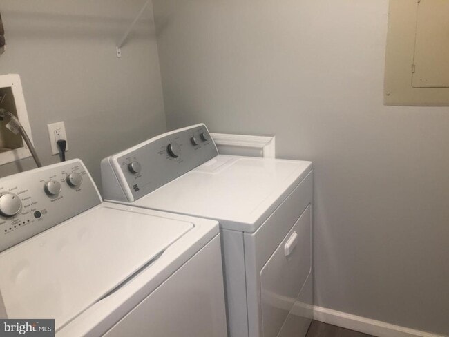 Building Photo - 1609 Woodhollow Dr