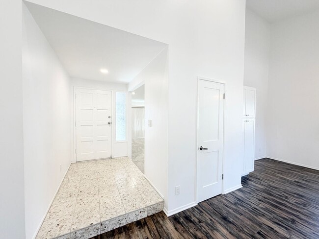 Building Photo - Beautifully Updated 4-Bedroom, 2-Bathroom Home in a Prime Location