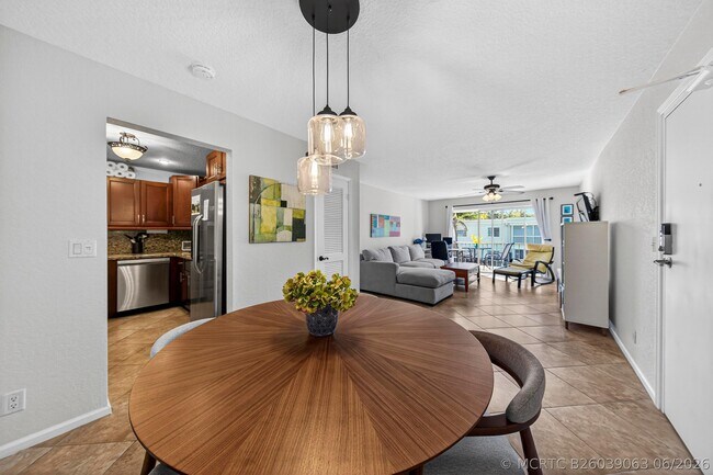 Building Photo - 6457 Bay Club Dr