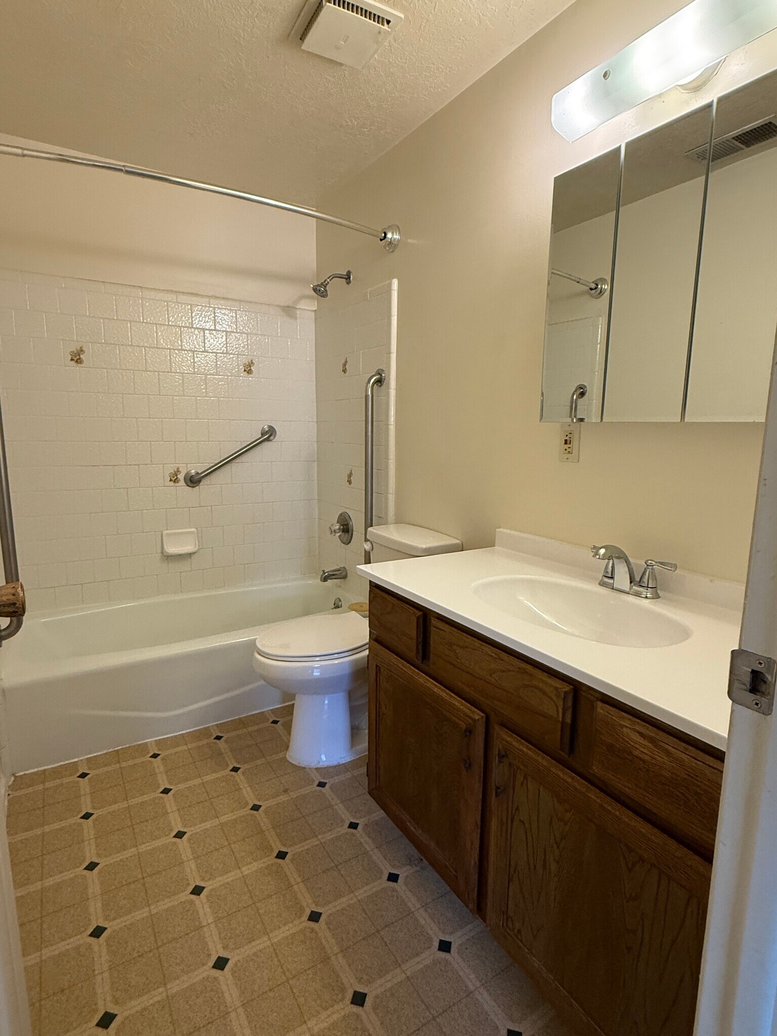 Building Photo - 2196 w 5600 s