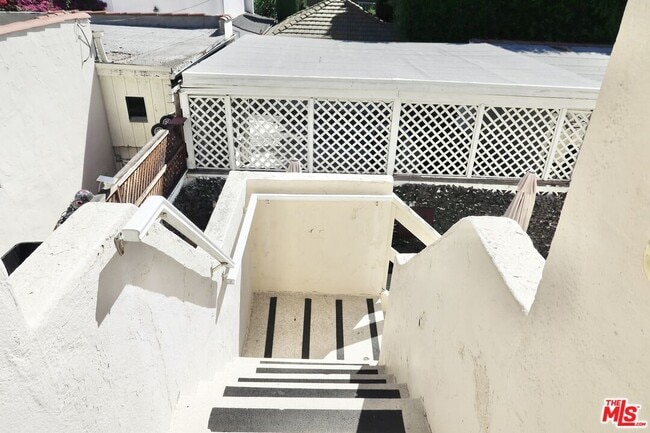 Building Photo - 210 S Spalding Dr