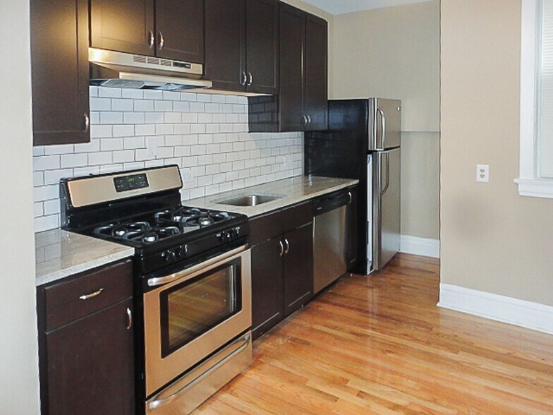 Building Photo - 5061 N Damen Ave