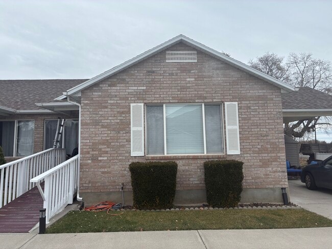 Building Photo - 365 W 200 N