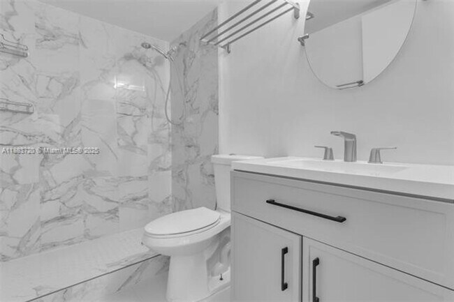 Building Photo - 6235 SW Kendale Lakes Cir