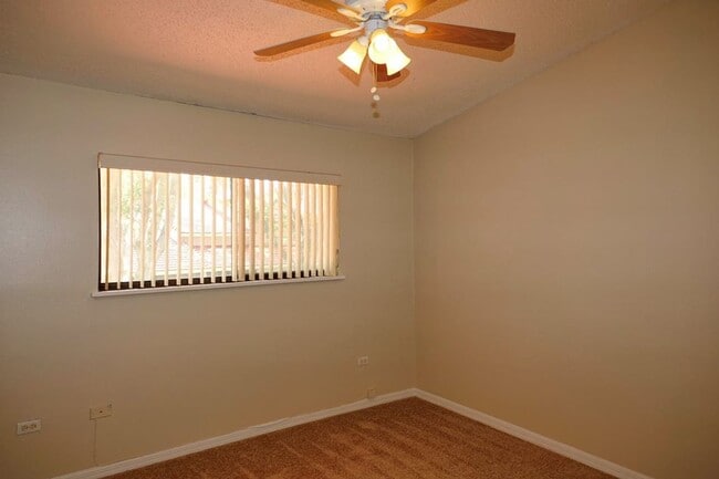 Building Photo - Dr. Phillips Townhome in Gated Community