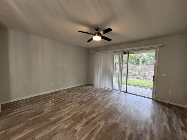 Building Photo - Spacious Townhome in Bartram Park – Privat...