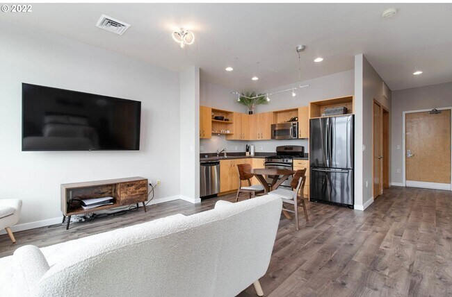 Building Photo - Pinnacle Condominiums - Pearl District ope...