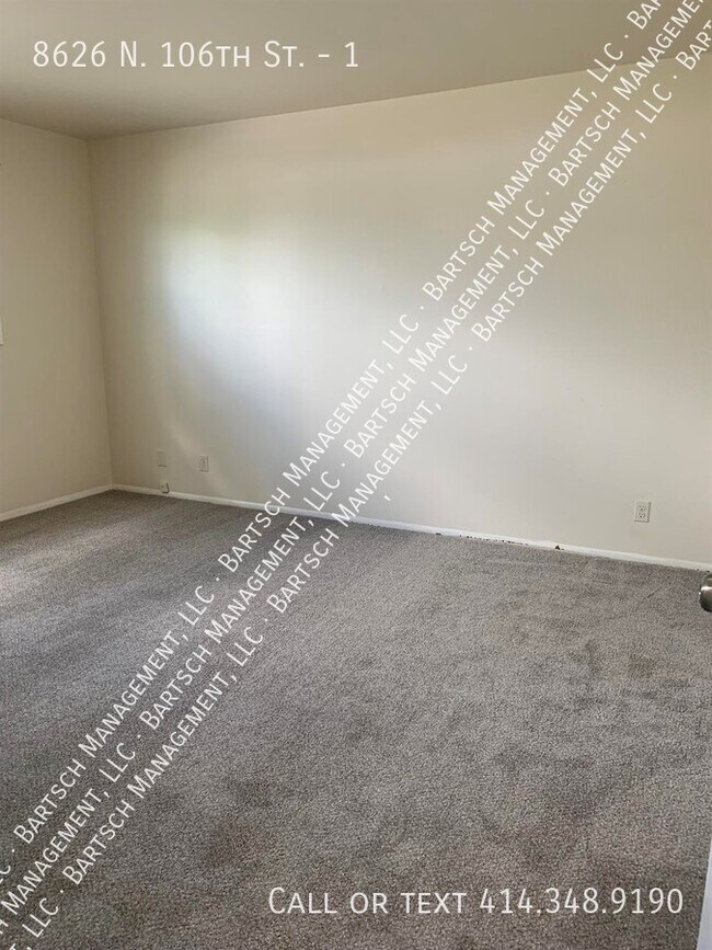 Building Photo - 8626 N 106th St