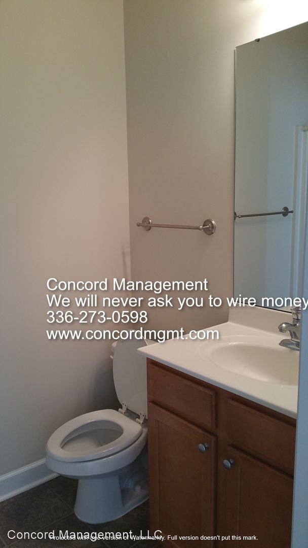 Building Photo - 2 br, 2 bath House - 104 Sunset Circle #204