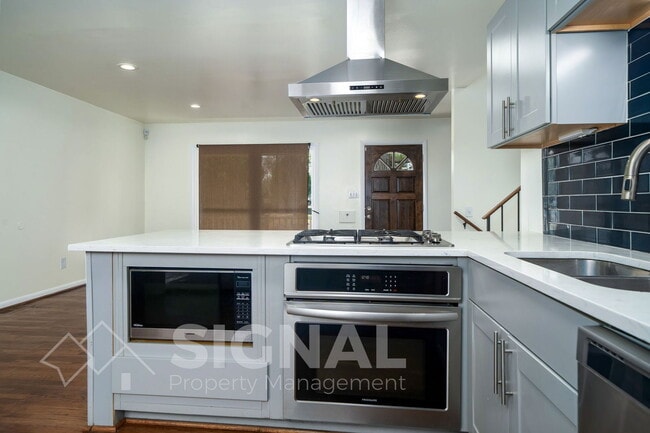 Building Photo - 2 11th Ct N