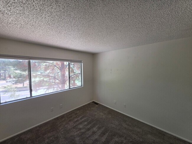 Building Photo - 3885 N Fanning Dr