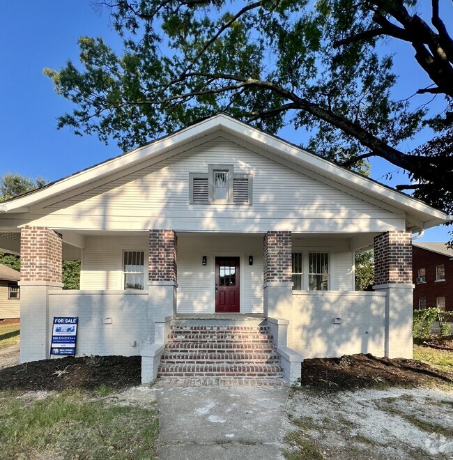 Building Photo - Charming 4-Bedroom Home