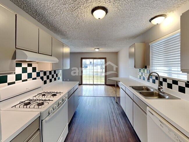 Building Photo - 1608 Bridle Post Drive Unit 10A