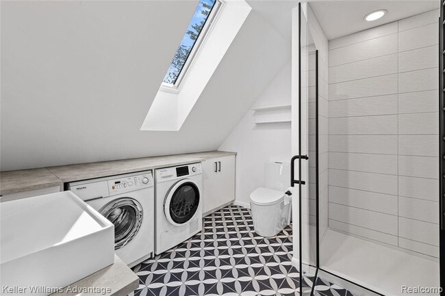 Building Photo - 284 Eliot St