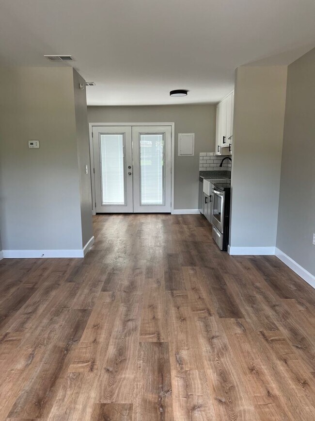 Building Photo - 2 Bedroom/1.5 Bath Townhouse Kingsport TN