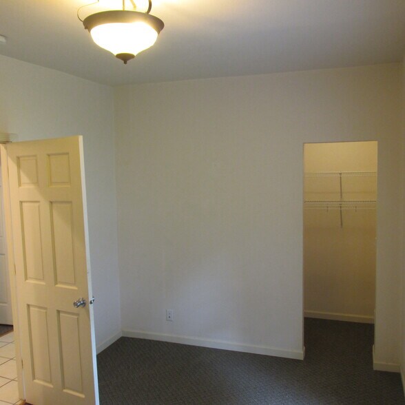 bedroom - 615 Hudson St