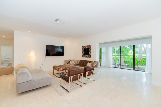 Building Photo - 11397 Pond View Dr