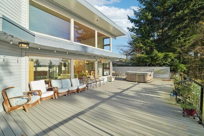 Building Photo - 5408 Sunset Ave