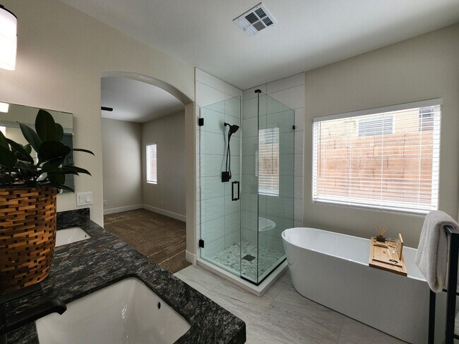 Building Photo - In the Heart of Green Valley Ranch