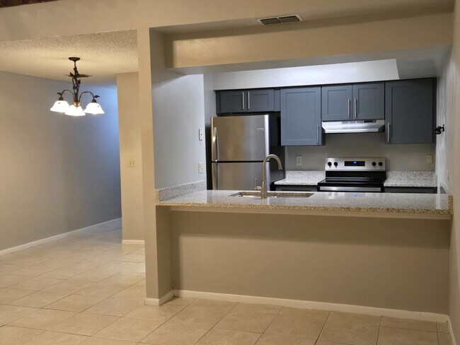 Building Photo - 2738 Hunt Club Ln