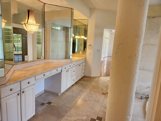 Building Photo - 17885 Fieldbrook Cir E