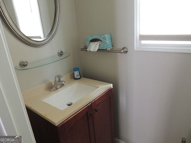 Building Photo - 450 MacLand Dr