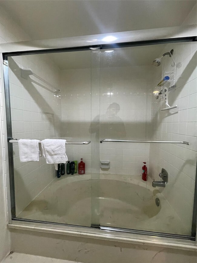 Building Photo - 16141 Blatt Blvd