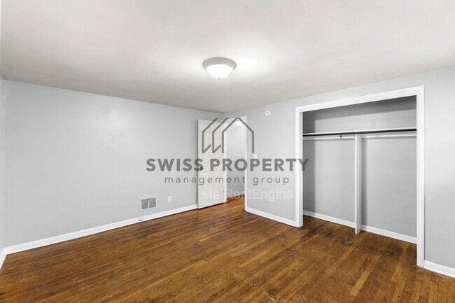 Building Photo - 386 S Napoleon Ave