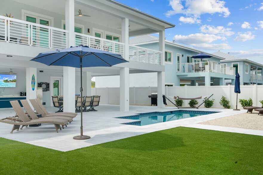 Building Photo - 83 Pescayo Ave