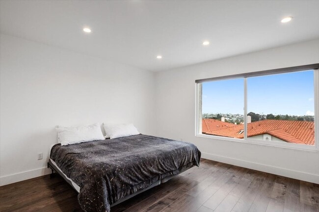 Building Photo - 2-Bed, 2.5 Bath Ocean View Townhome in Alta Mira Carlsbad