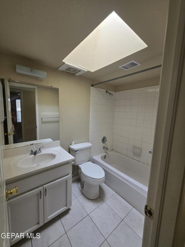 Building Photo - 6230 Arch Bridge Dr