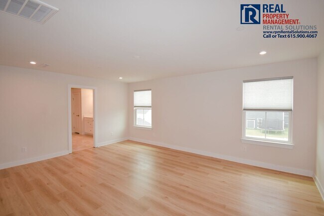 Building Photo - Luxury 4 bd 3.5 bath with office, bonus ro...