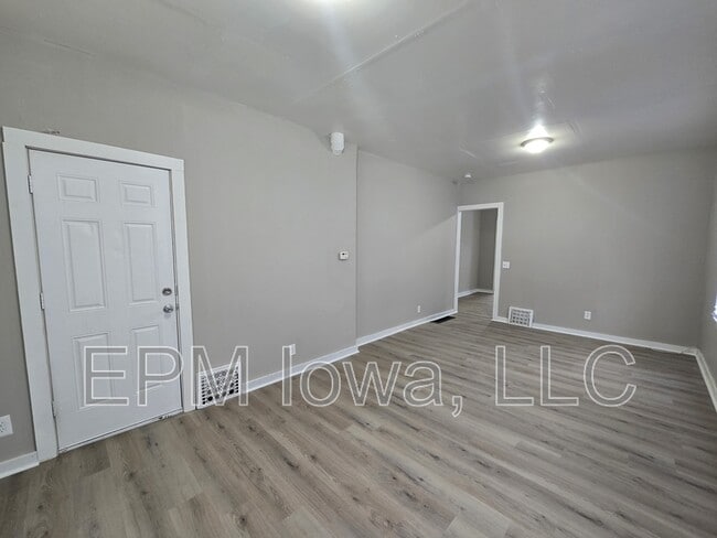 Building Photo - 406 Locust St