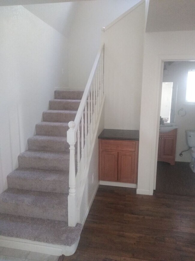 Building Photo - 2 Bedroom Single Family Home in Loomis-Bri...