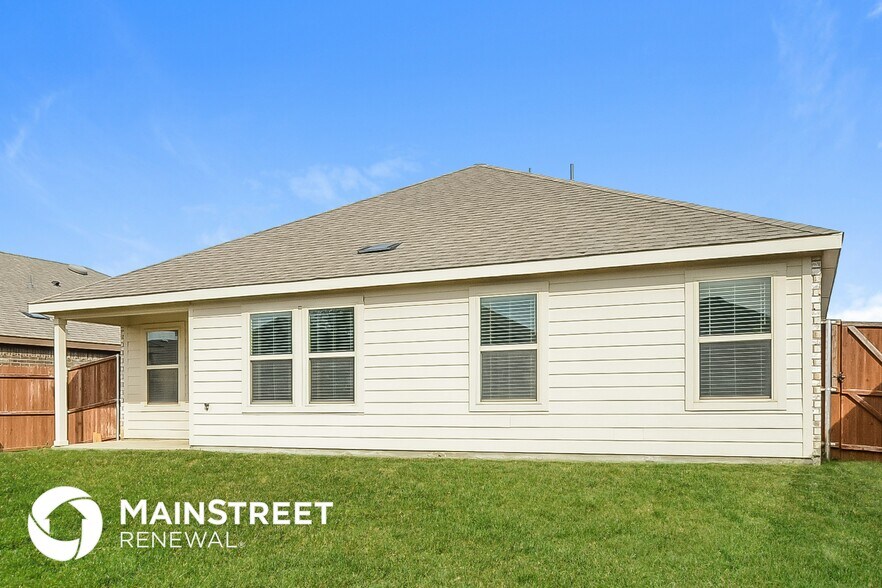 Building Photo - 824 English Dr