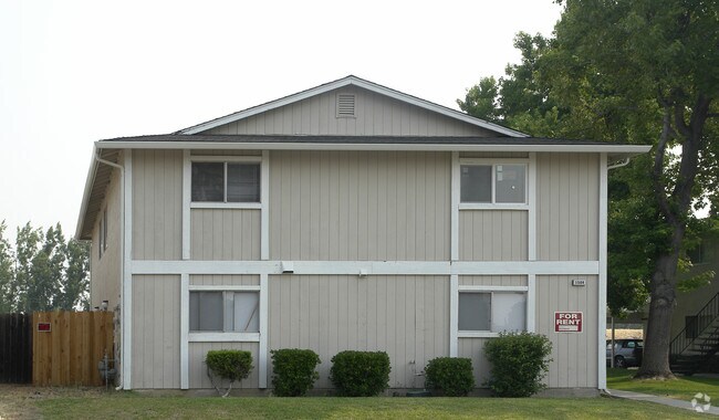 Building Photo - 1504 Sycamore Dr