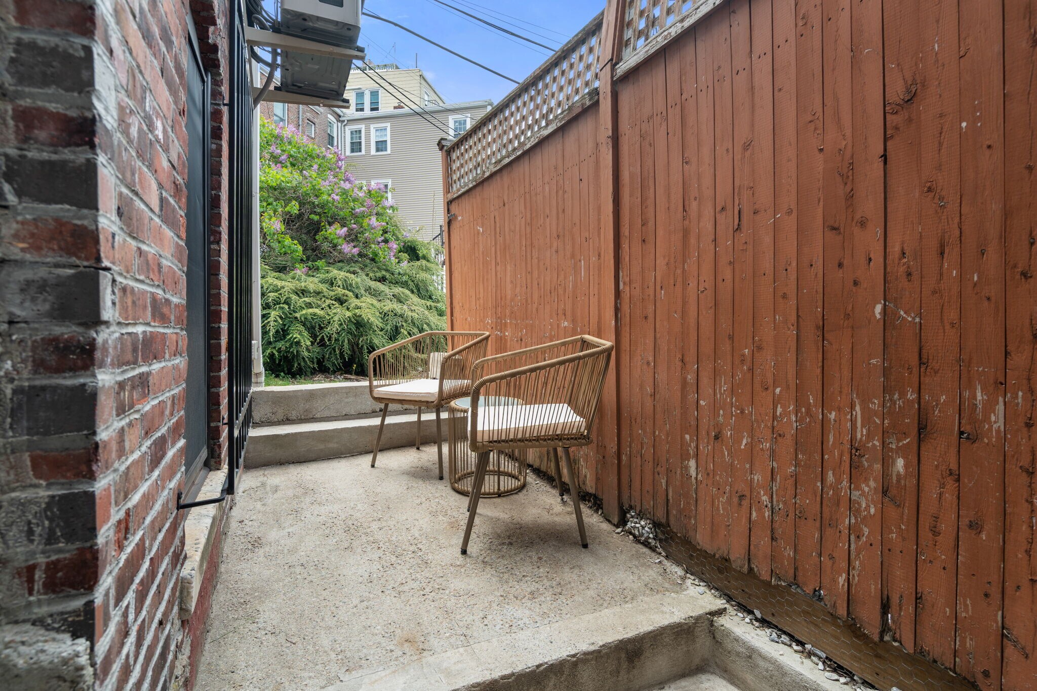 Building Photo - 510 Medford St