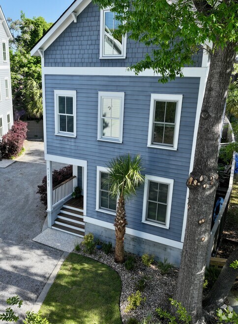 Building Photo - 4 Izzy Ct