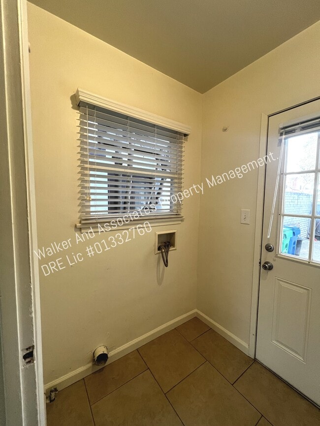 Building Photo - 102 Palm Ct Dr