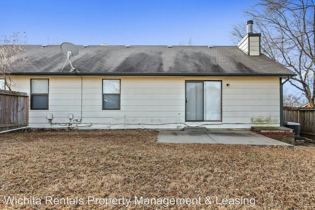 Building Photo - 3 br, 2 bath Apartment - 580 W. 3rd 580 W 3rd