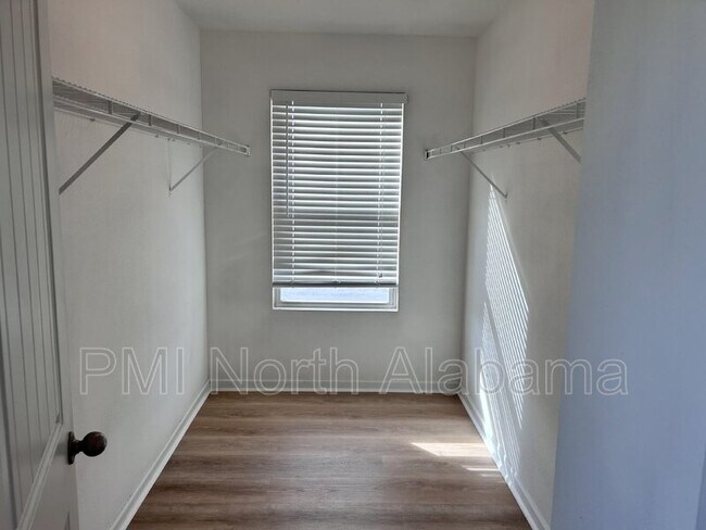 Building Photo - 379 Jasmine Dr