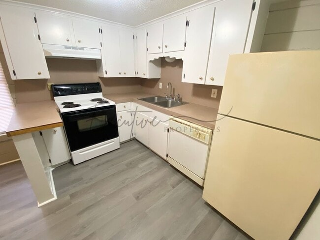 Building Photo - Cozy & Affordable 1-Bedroom Apartment – Al...