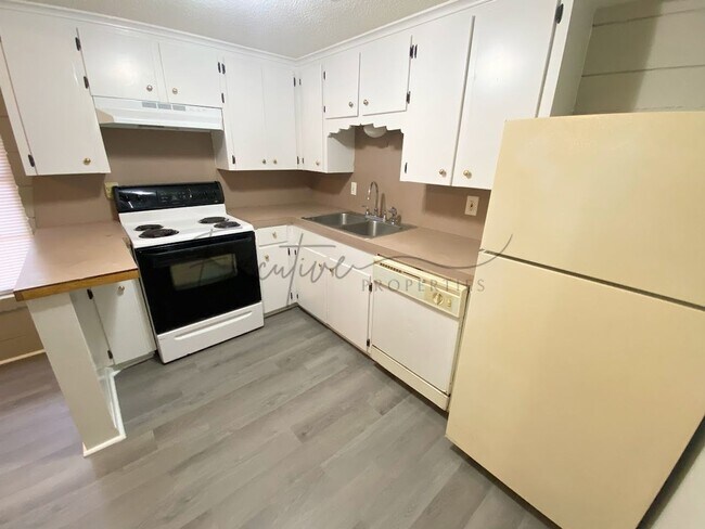 Building Photo - Cozy & Affordable 1-Bedroom Apartment – All-Inclusive Utilities