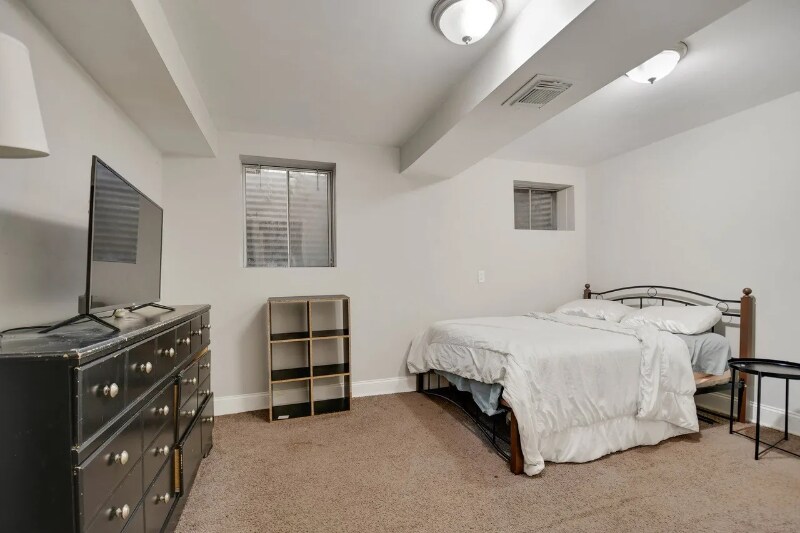 Building Photo - 837 Hamlin Ave